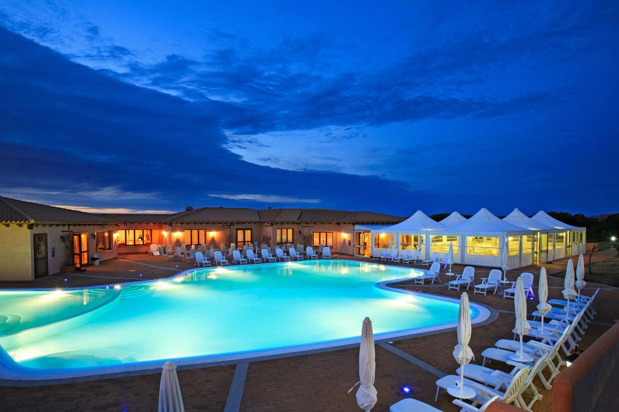 Borgo Dei Pescatori Hotel อาเญ็นตู ภายนอก รูปภาพ