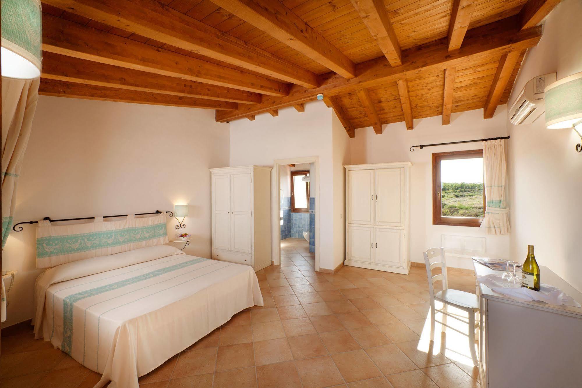 Borgo Dei Pescatori Hotel อาเญ็นตู ภายนอก รูปภาพ