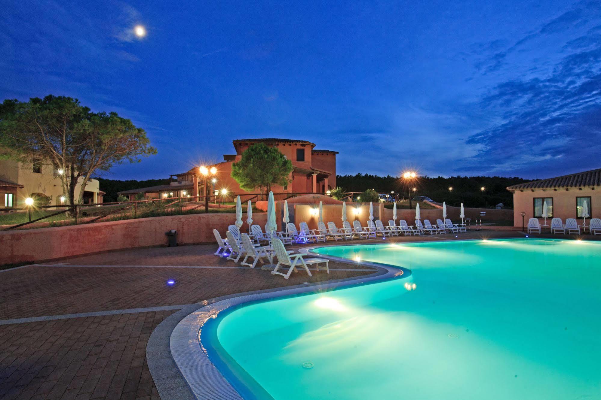 Borgo Dei Pescatori Hotel อาเญ็นตู ภายนอก รูปภาพ
