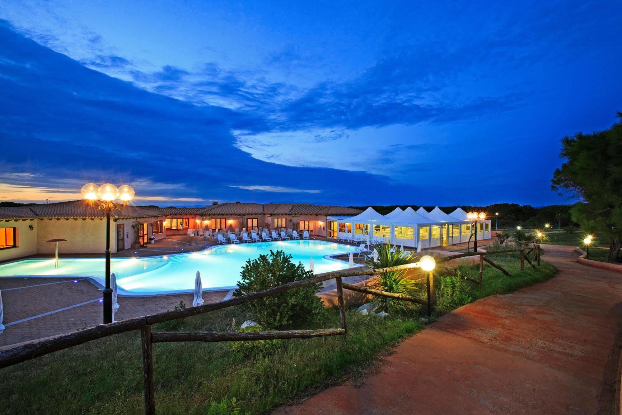 Borgo Dei Pescatori Hotel อาเญ็นตู ภายนอก รูปภาพ